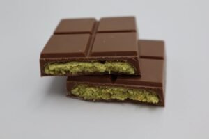 dubai chocolate - pistachio filled chocolate recipe 