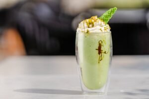 ice pistachio latte drink