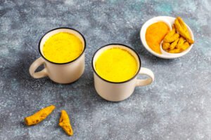 turmeric latte with cinnamon and honey